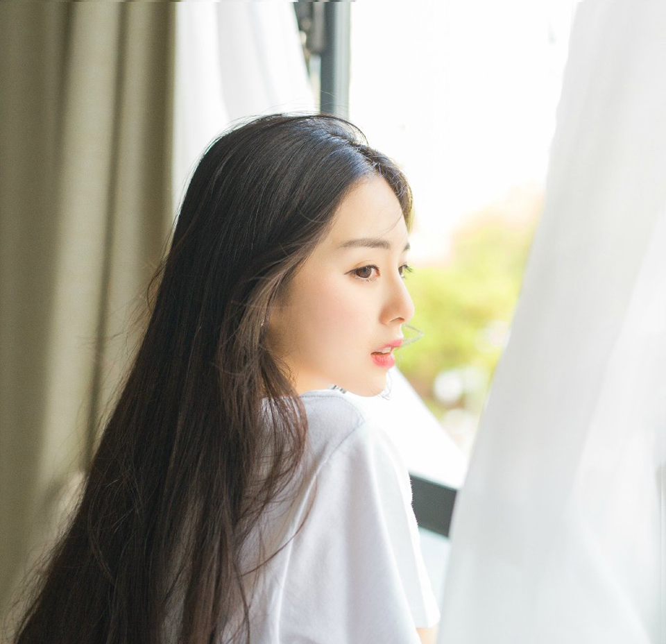 伏德心底突然一沉，脸上的笑容却极为自然：“将军说笑了，那江东人也不是神仙，怎会知道将军今日会来这里？”